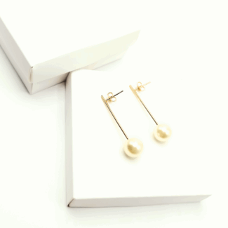 Brinco Lua Pendente Perola Banho Ouro 18K