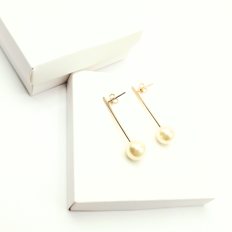 Brinco Lua Pendente Perola Banho Ouro 18K